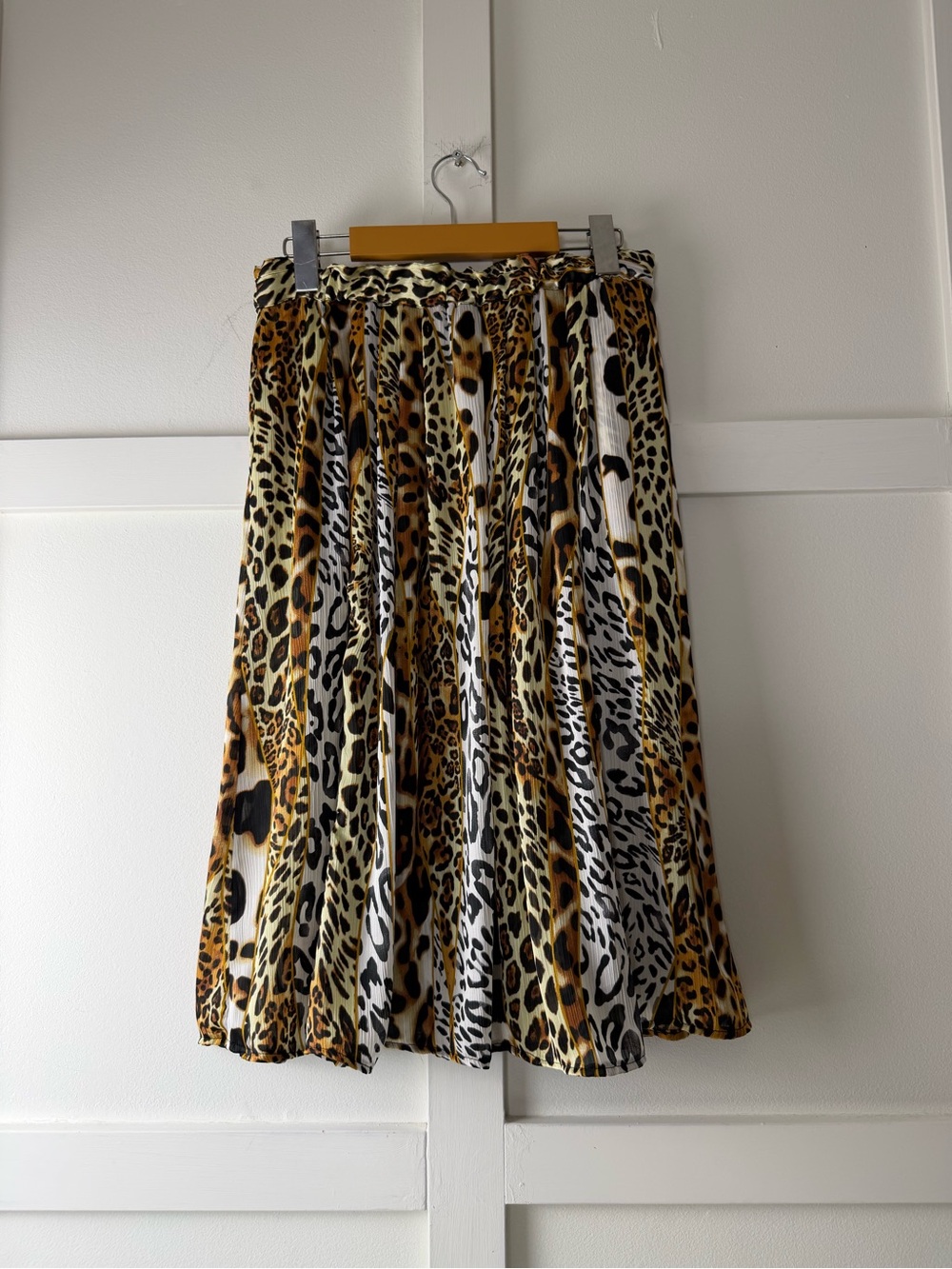 Peter Nygård Leopard Print Button Front Skirt S